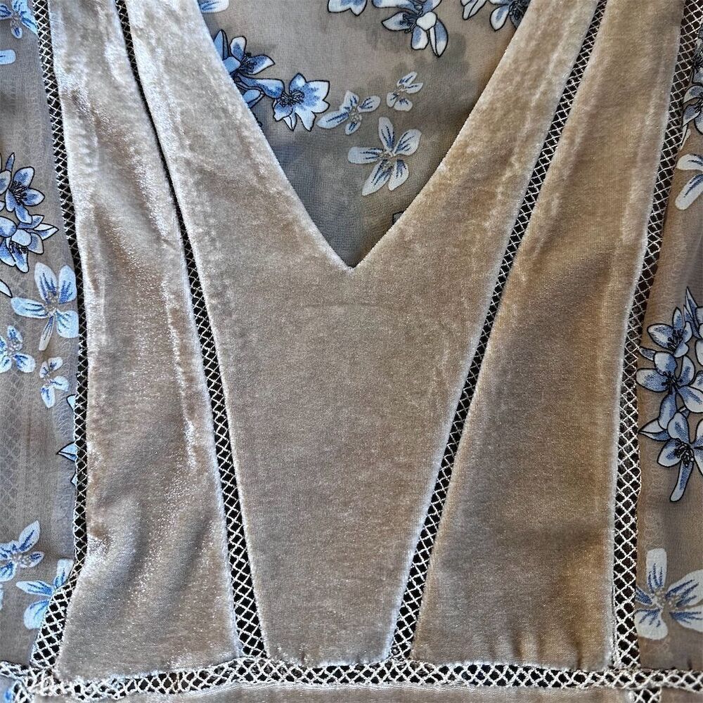 POL Beige Velvet Blue Sheer Floral Blouse Deep V-Neck Long Bell Sleeve Blouse - Picture 6 of 9